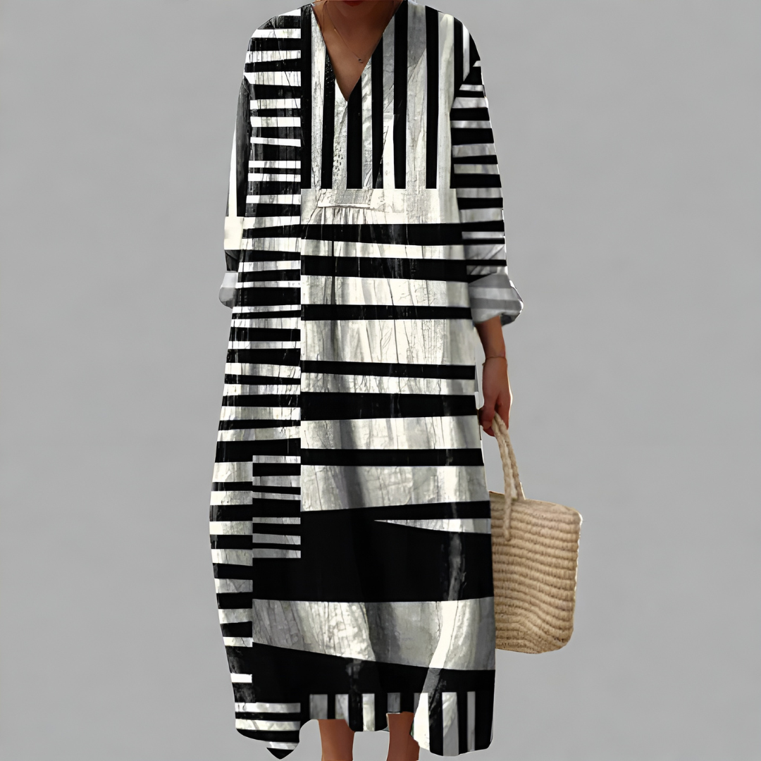 Neya – Monochrome Muse Kaftan Kleid