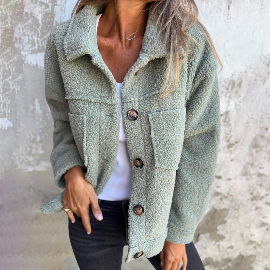 Lilo – Gemütliche Sherpa Knopf-Jacke für Frauen