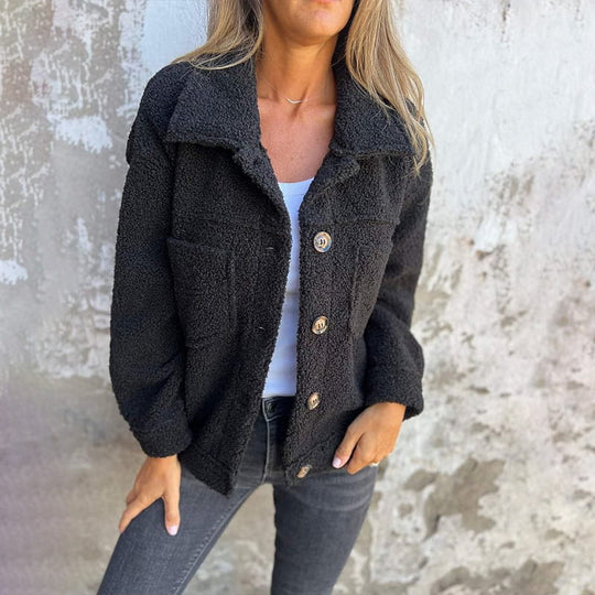 Lilo – Gemütliche Sherpa Knopf-Jacke für Frauen