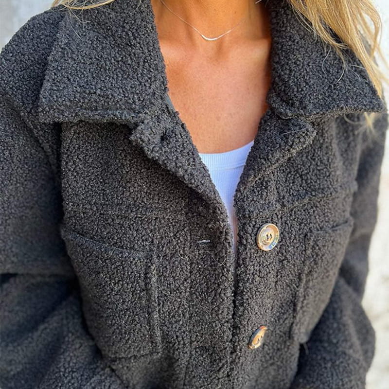 Lilo – Gemütliche Sherpa Knopf-Jacke für Frauen