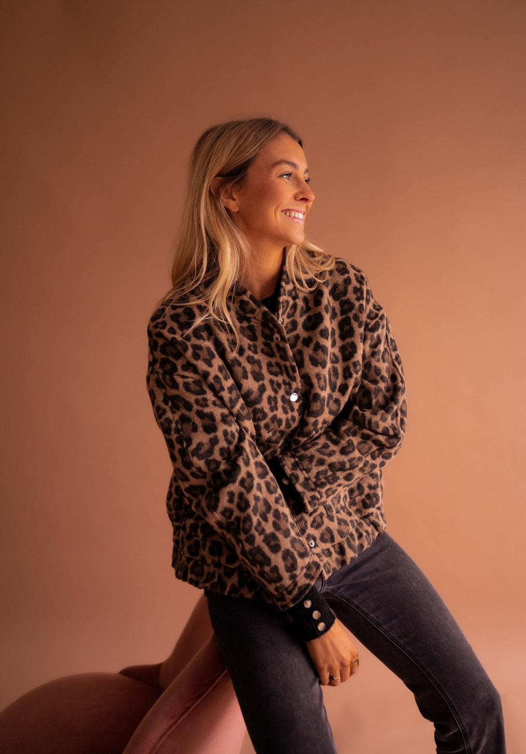 Kaila – Leopardenmuster Kunstpelzjacke für Damen